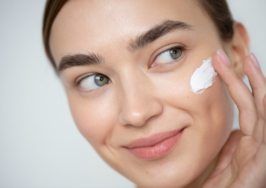 Odkryj moc kremów rozświetlających - jak przywrócić blask Twojej skóry? kremy rozświetlające